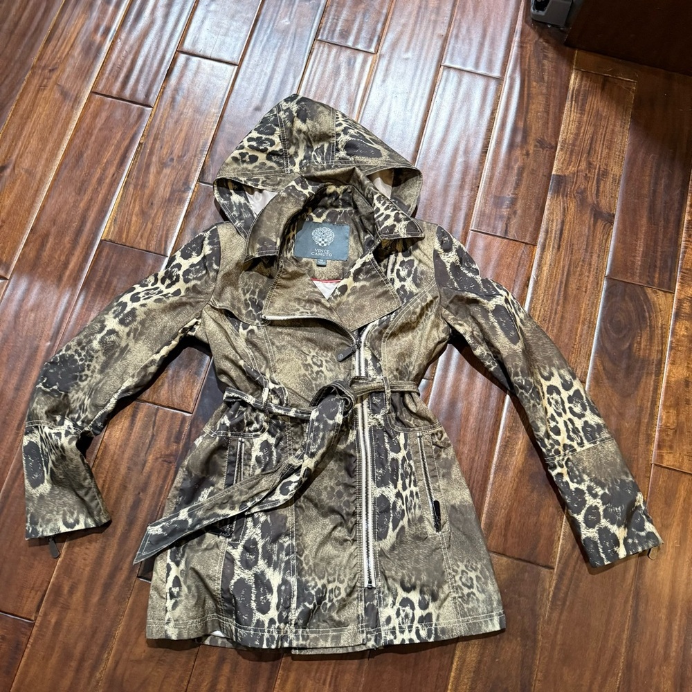 Beautiful Vince Camuto leopard animal Print Hooded trench coat lightweight